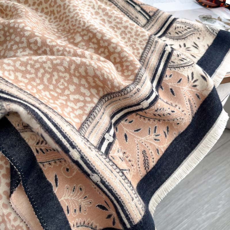 Patchwork-Leopard‑Schal in Retro‑Stil – Bild 2 | LuxeStyle