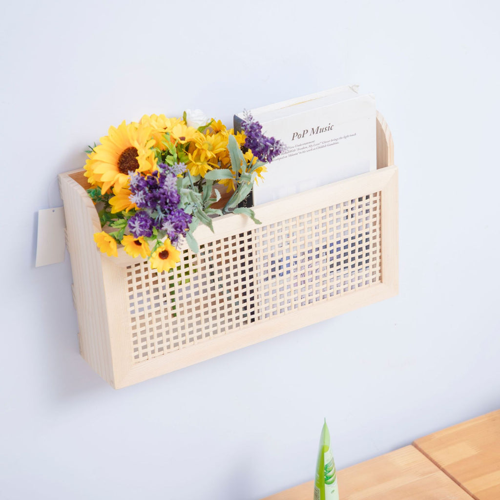 Holz-Garderobe mit Rattan