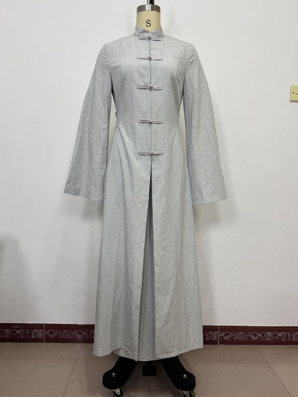 Vintage Langarm-Kleid mit Stehkragen