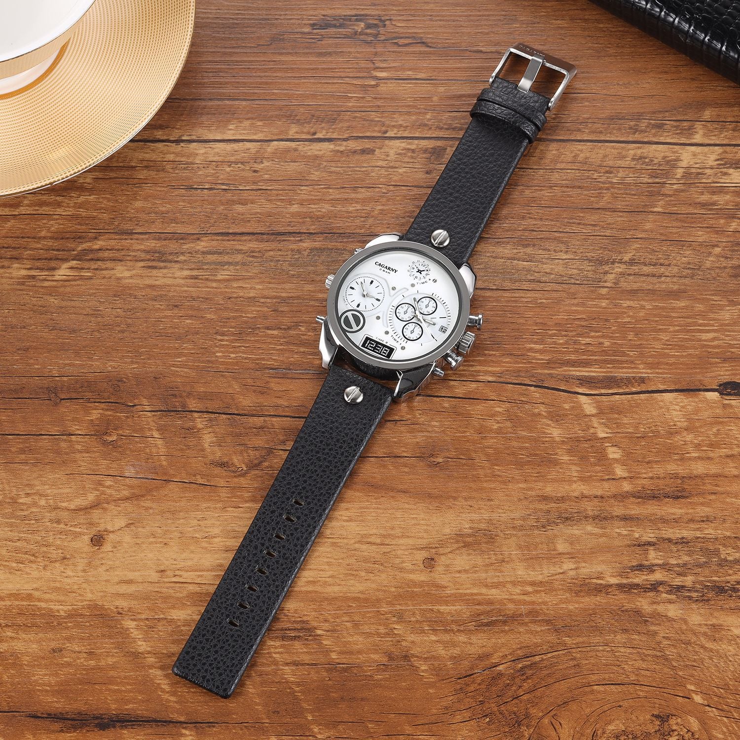 Herrenuhr mit doppelter Zeitzone