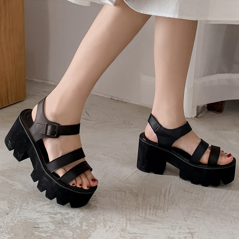 Hohe Absätze Sandalen in einfarbigem PU – Bild 4 | LuxeStyle