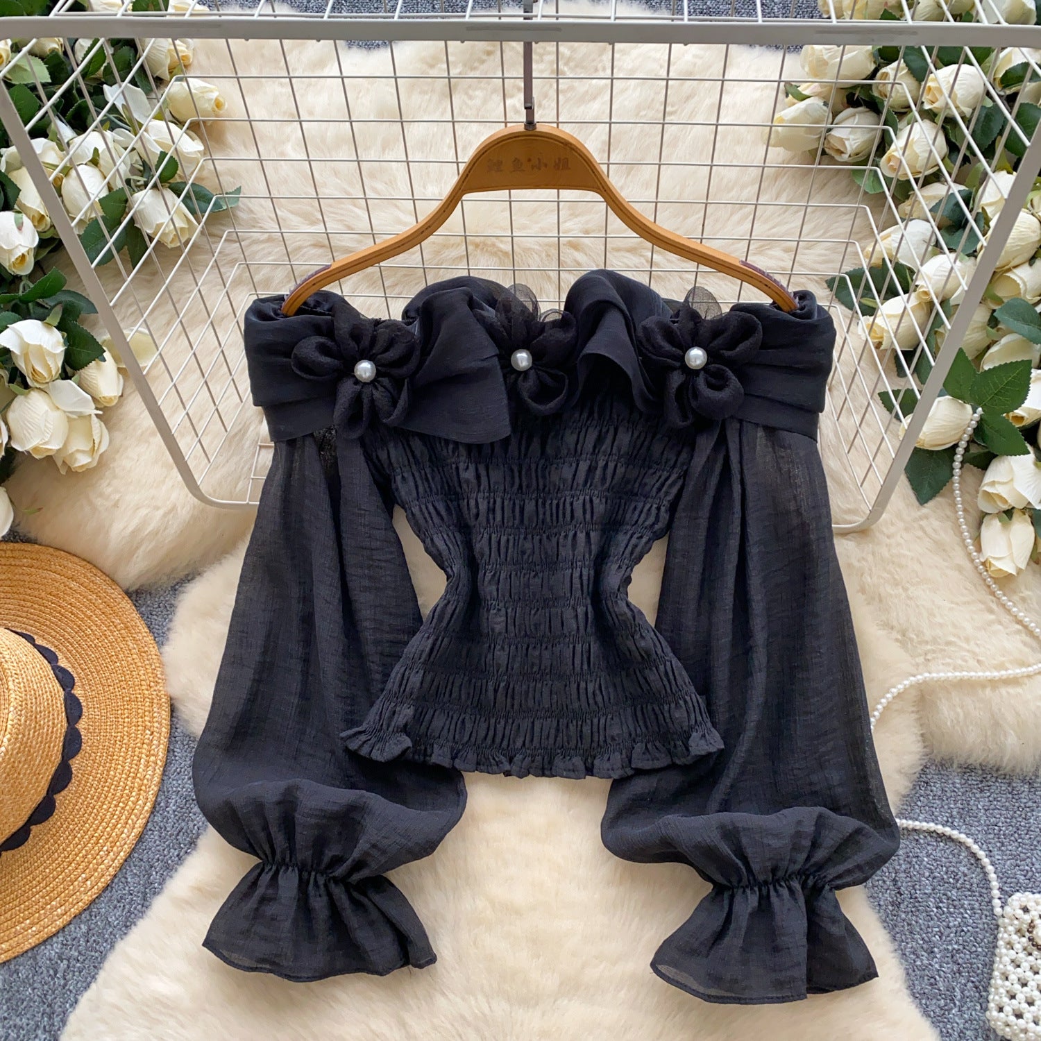 Chiffon-Bluse mit 3D-Blumen & Perlen