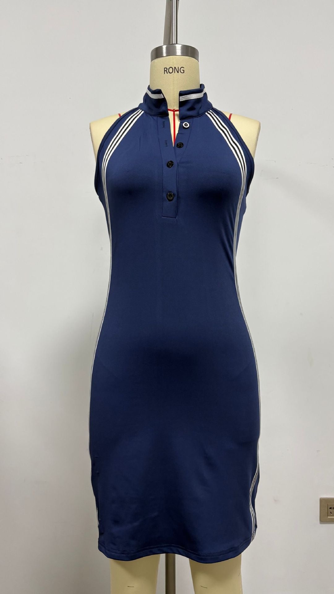 Gestreiftes Mini-Kleid mit hohem Taillenschnitt – Bild 12 | LuxeStyle