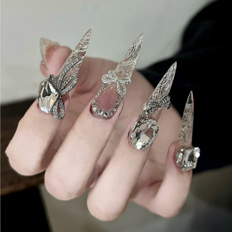 Handgemachte Eis-Transparente Full Diamond Maniküre – Bild 3 | LuxeStyle