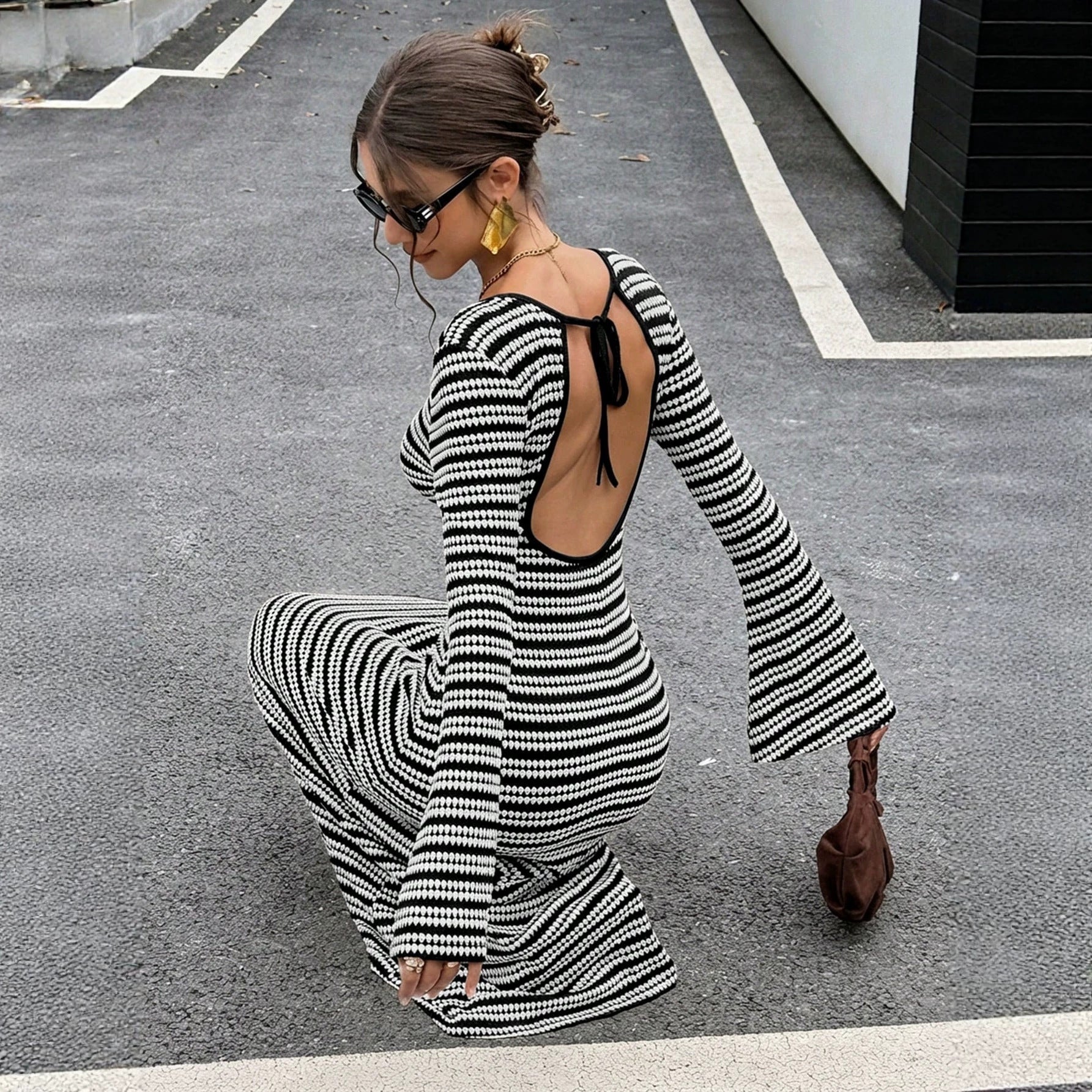 Glockenärmel-Strickkleid mit Rundhals und Streifen