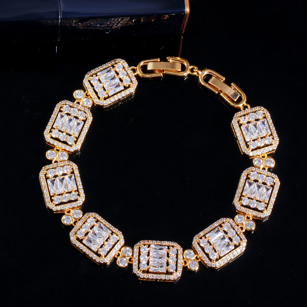 Zirkon Armband mit Mikro-Pflasterfassung