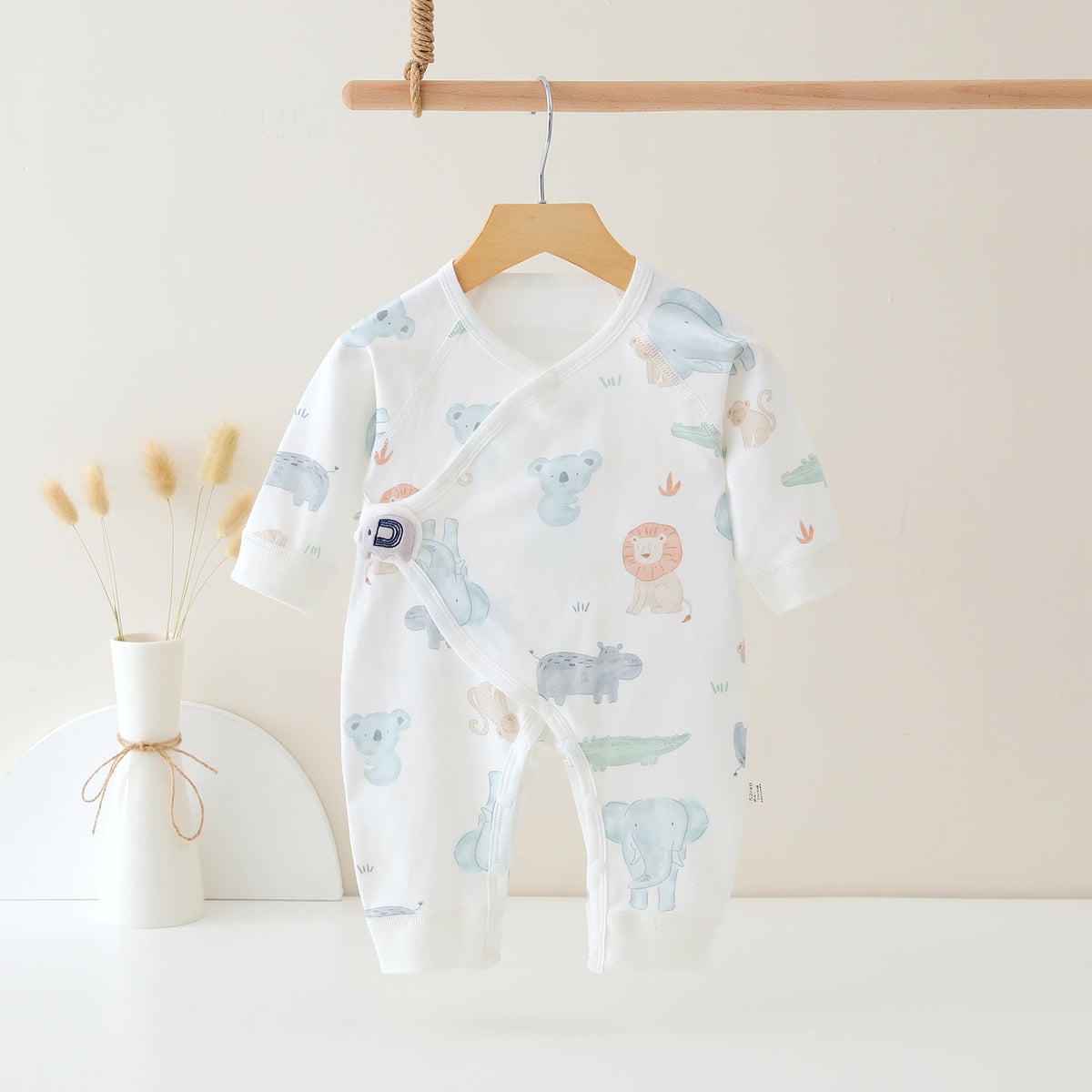 Baby Strampler aus Baumwolle mit Tiermotiven – Bild 2 | LuxeStyle