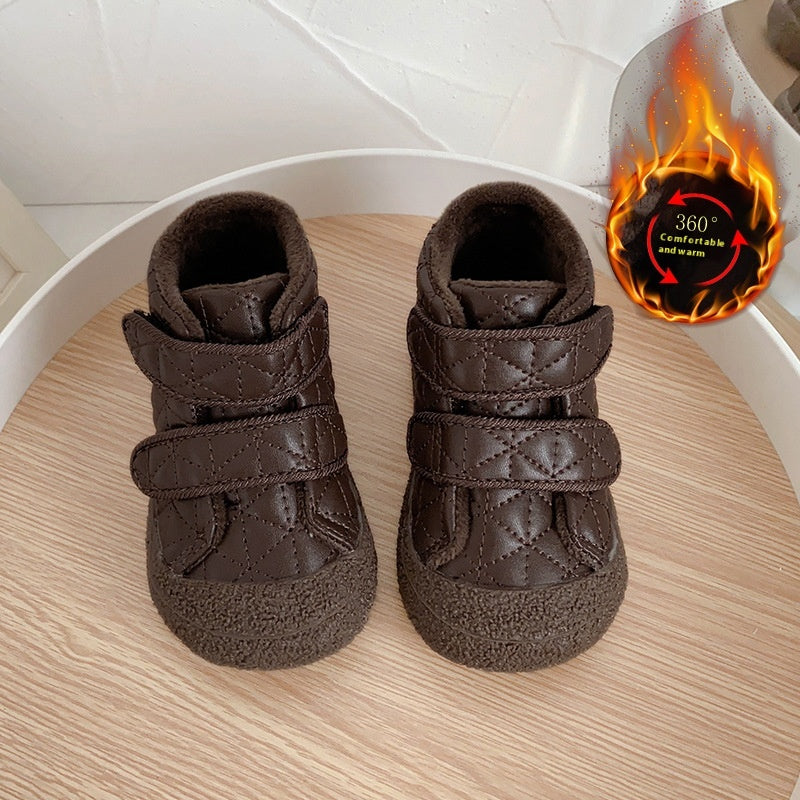 Kinder-Kuschelschuhe mit Anti-Kick-Technik