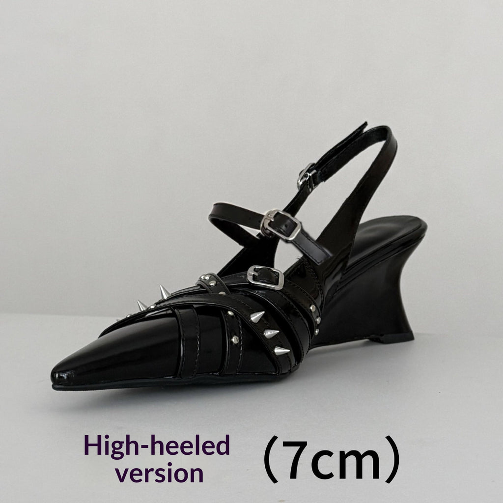 Rückenriemen-Spitzschuh mit Bügel