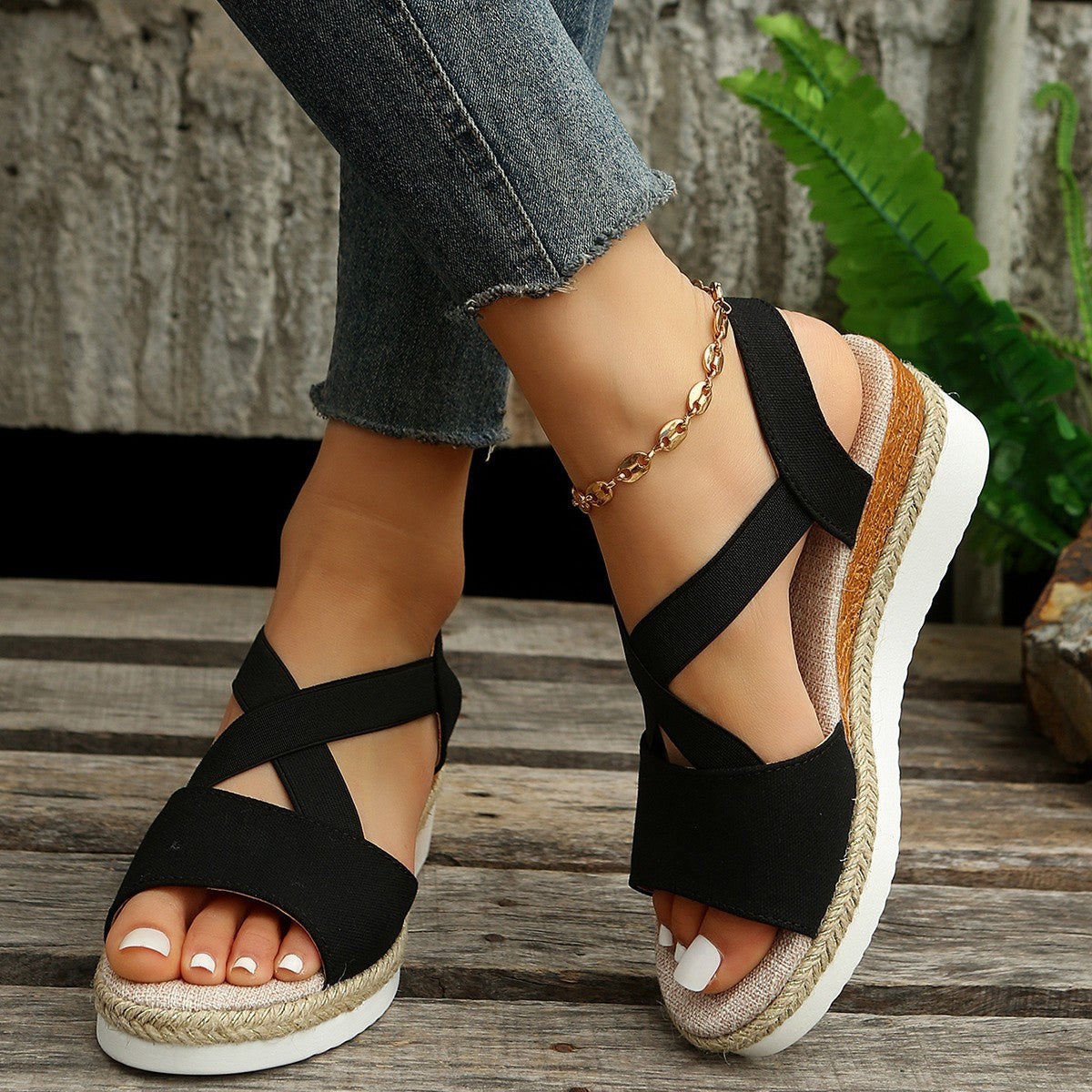 Plateau-Sandalen mit Bast-Absatz – Bild 2 | LuxeStyle