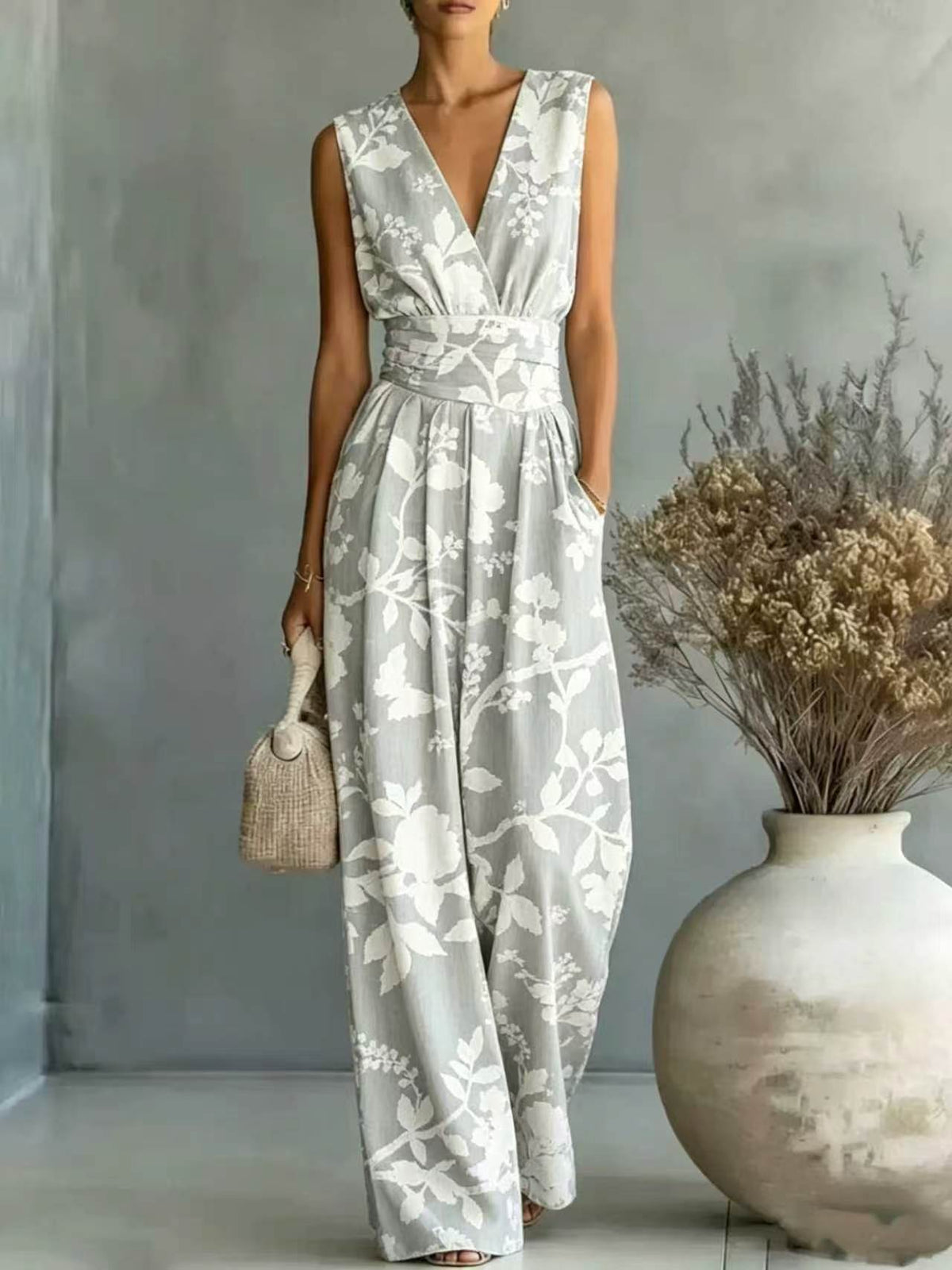 Ärmelloser Jumpsuit mit V-Ausschnitt – Bild 1 | LuxeStyle