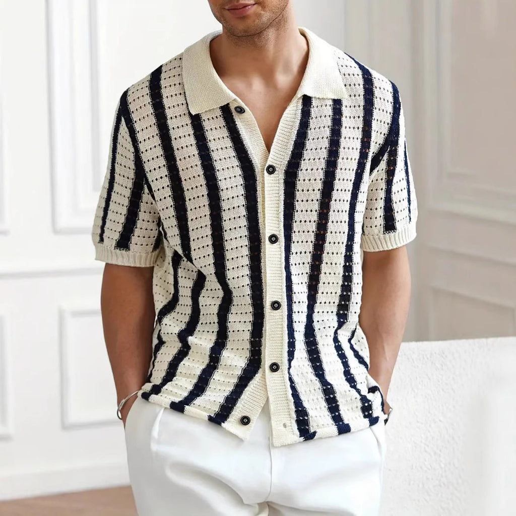 Sommerlicher Pullover mit Streifen