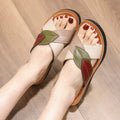 Bequeme Leder-Sandalen mit flacher Sohle – Bild 21 | LuxeStyle