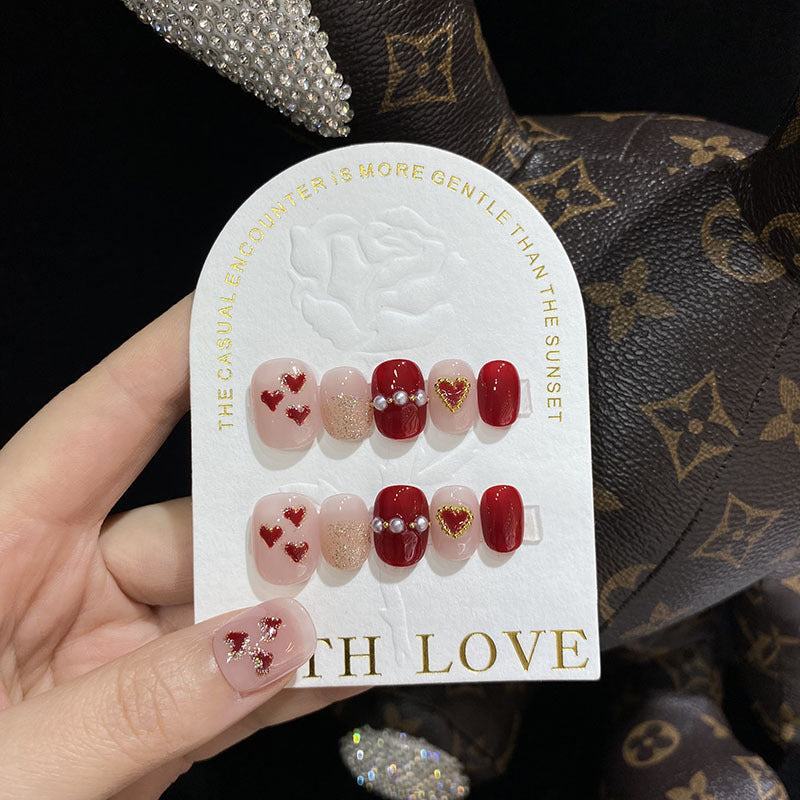 Handbemalte rote Love Pearl Nägel – Bild 2 | LuxeStyle