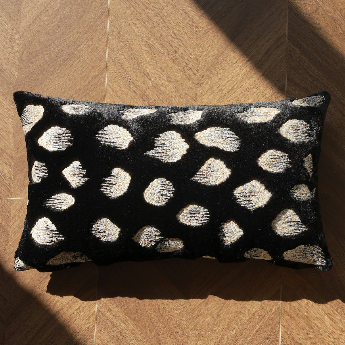 Elegant Embroidered Kissenbezug