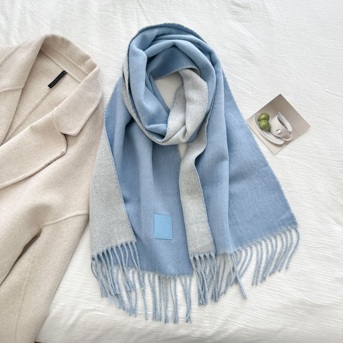 Doppelseitiger Wollschal mit Pailletten – Bild 13 | LuxeStyle