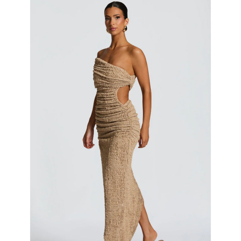 Langes Kleid mit Schlitz und Cut-Out