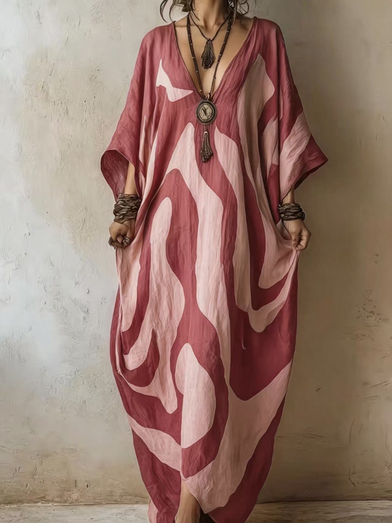 Strandkleid mit V-Ausschnitt und Fledermausärmeln