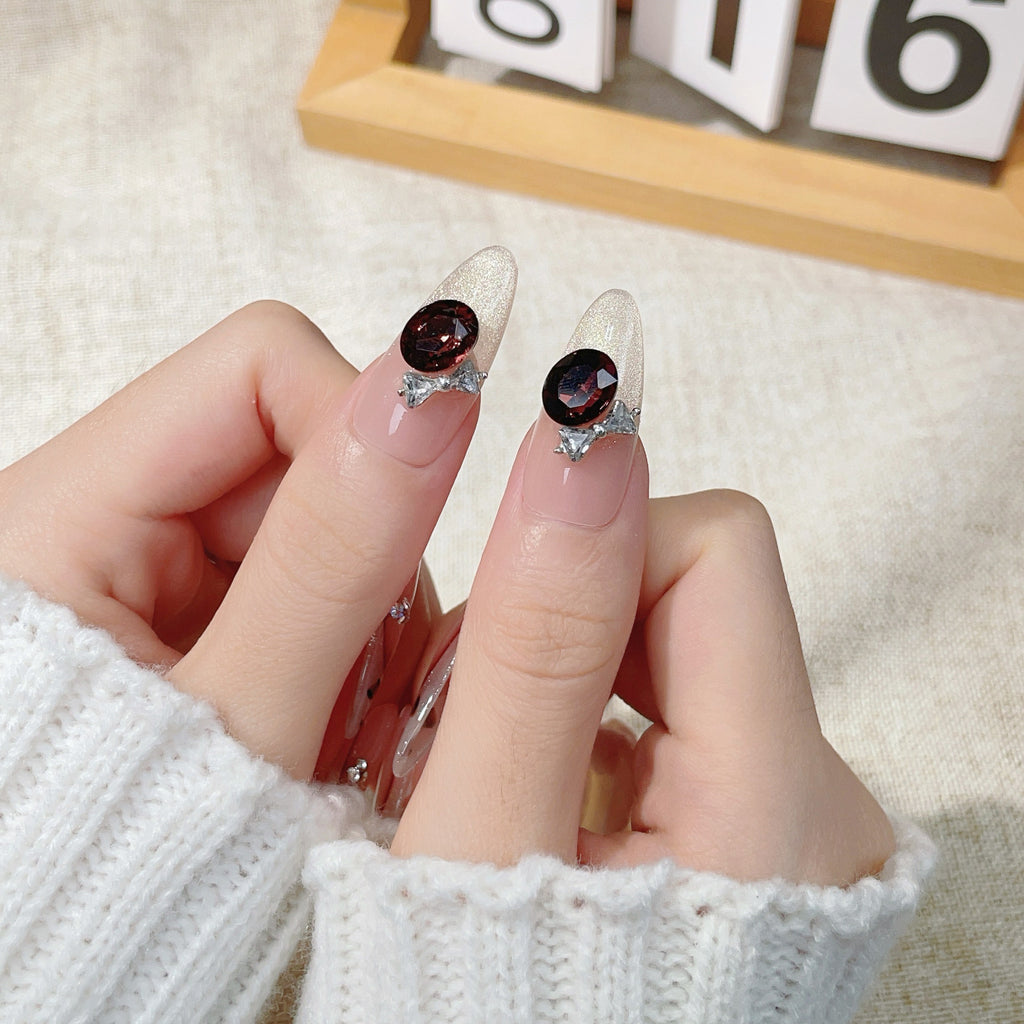 Französisches Nageldesign mit Leopardenmuster