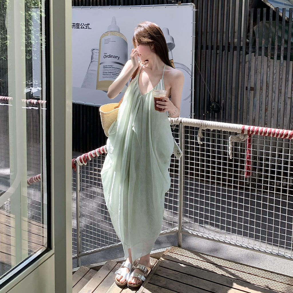 Grünes Neckholder-Kleid mit Rückenausschnitt