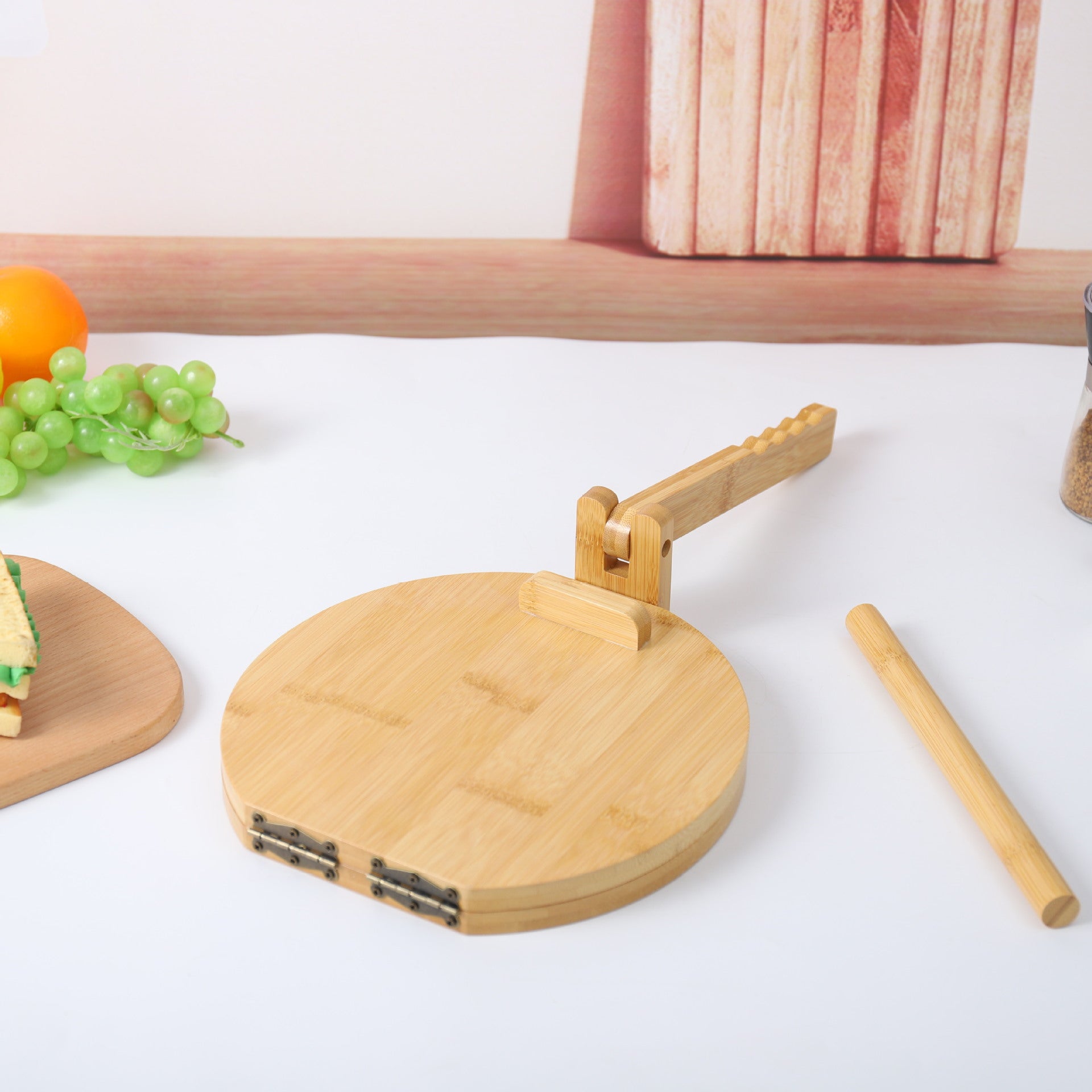 Kreative runde Kuchenpresse aus Holz