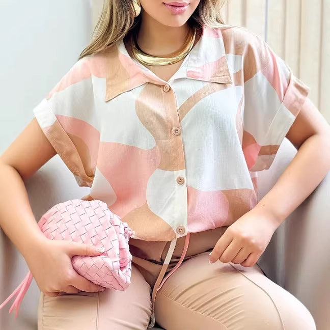 Kurzes Damen-Shirt mit geometrischem Print – Bild 6 | LuxeStyle