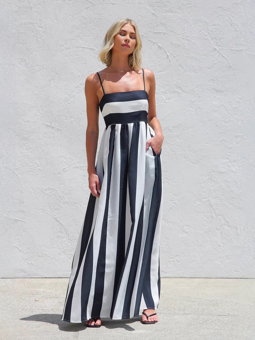 Gestreiftes Off-Shoulder Maxikleid – Bild 3 | LuxeStyle