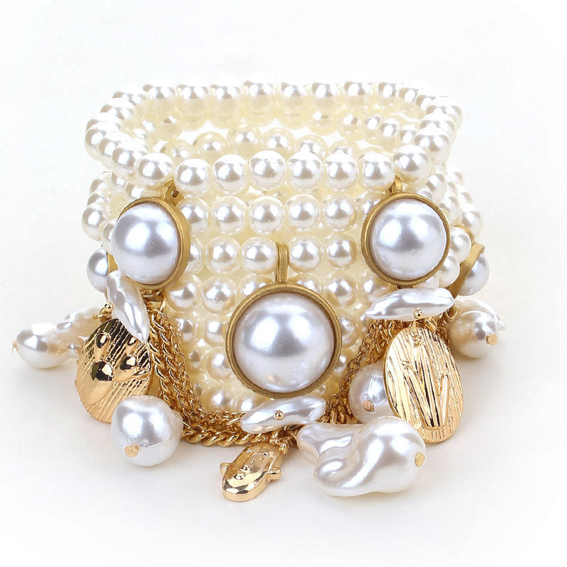 Handgemachtes Quastenarmband mit Kunstperlen | LuxeStyle