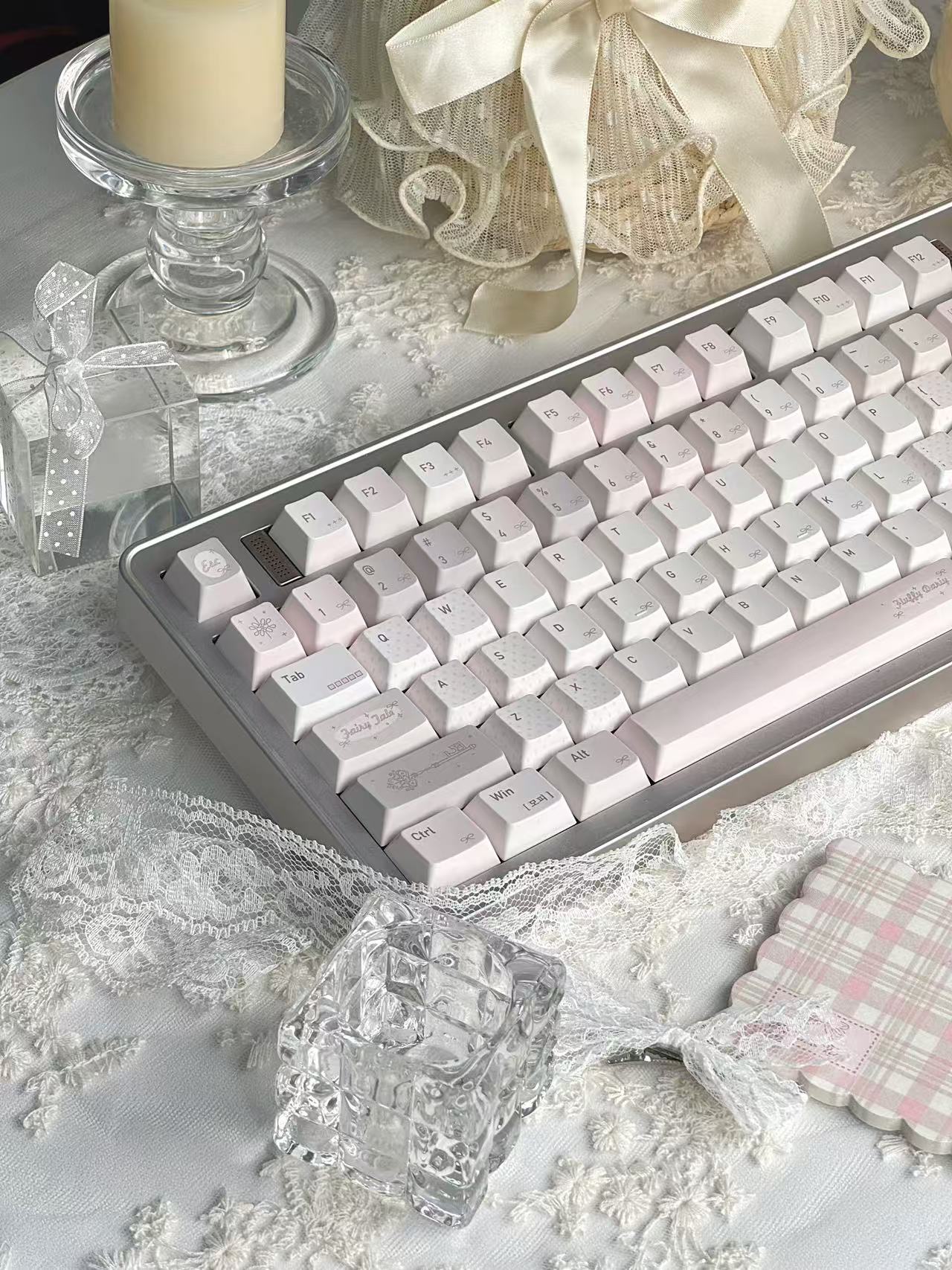 Personalisierbare Tastenkappen in Pink-Braun