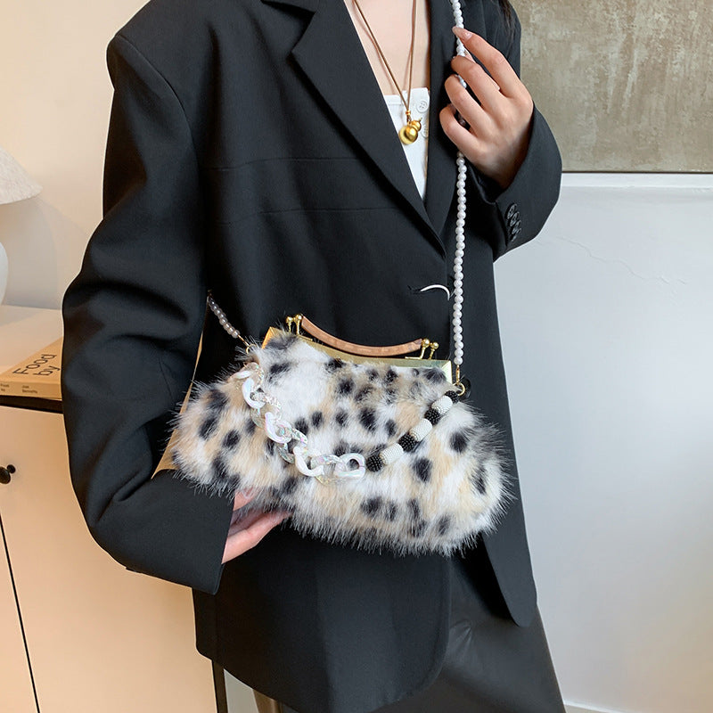 Plüsch-Schalenhandtasche mit Kettenriemen – Bild 3 | LuxeStyle