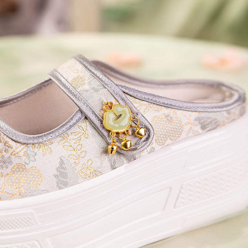 Bestickte Plateau-Mules im Vintage-Stil