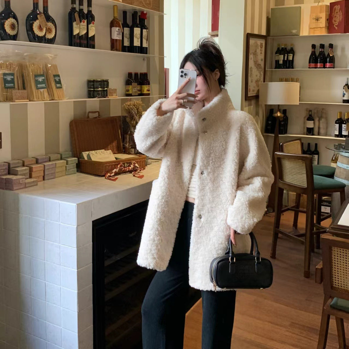 Ärmelloser Mantel aus Chenille – Bild 6 | LuxeStyle