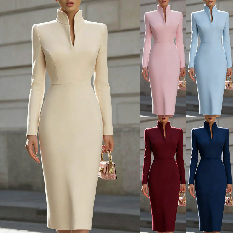 Elegantes Strickkleid mit Stehkragen