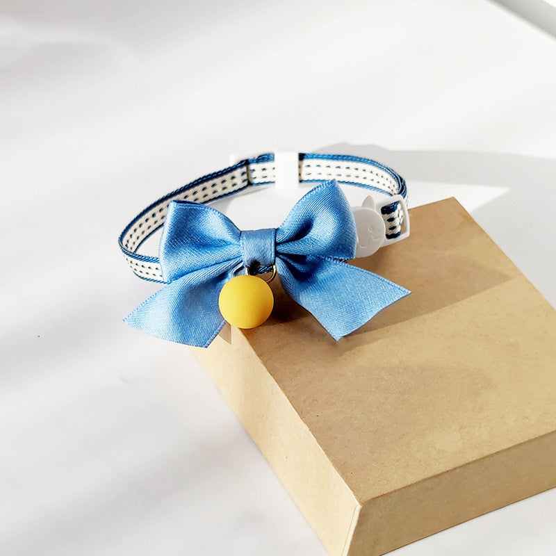 Hübsche Katzen-Fliege mit Glöckchen – Bild 3 | LuxeStyle