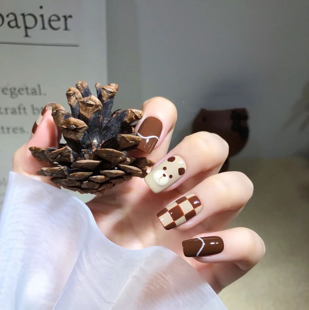 Handgemachte Nagel-Patches mit Fototherapie – Bild 5 | LuxeStyle