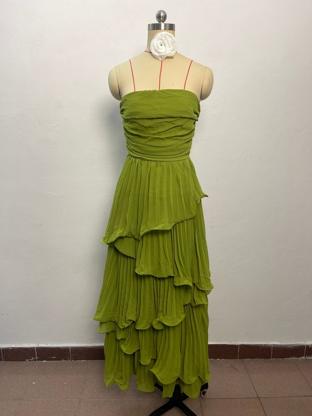 Trägerloses Chiffon-Kleid mit Raffungen – Bild 2 | LuxeStyle