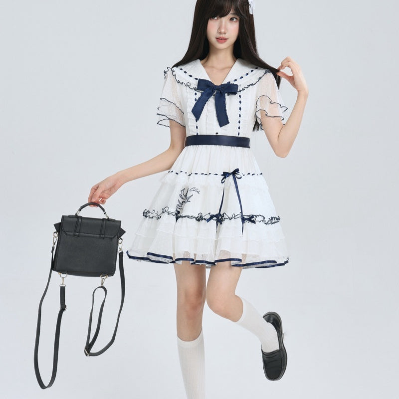 Marineblaues Kleid mit Stickerei und Zierband | LuxeStyle