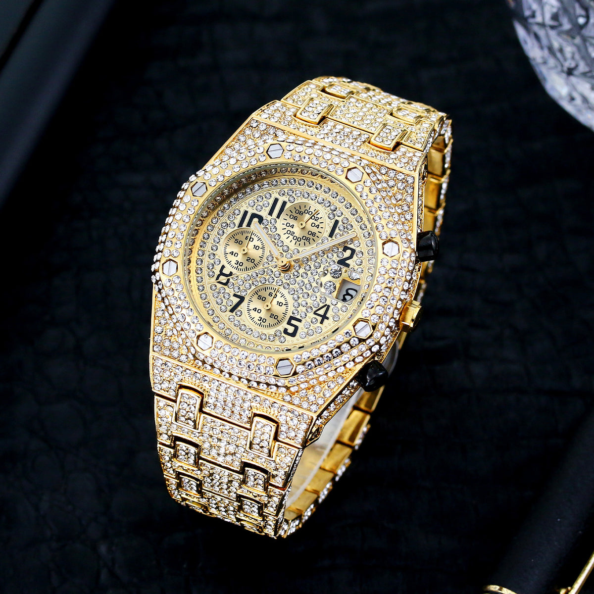 Sportliche Herrenuhr mit Chronograph – Bild 3 | LuxeStyle