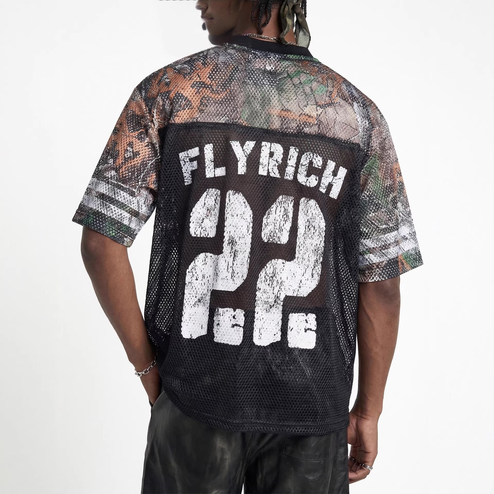 Street-Chic T-Shirt mit Lochmuster
