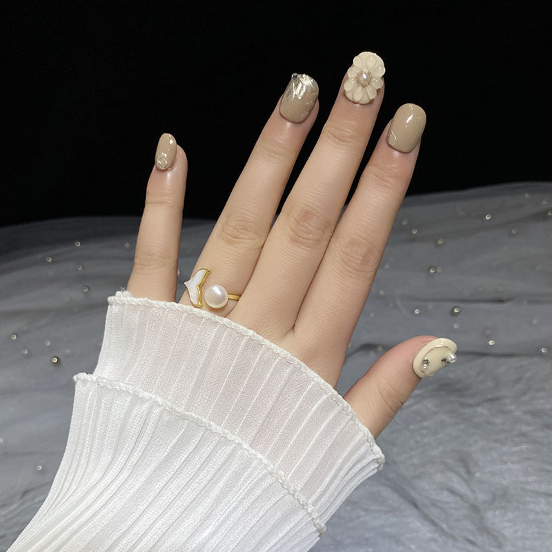 Handbemalte 3D-Blumen Nägel Milch-Tee – Bild 3 | LuxeStyle