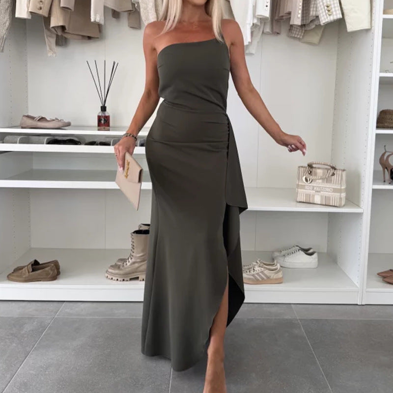 Elegantes, figurbetontes Sommerkleid mit Schlitz