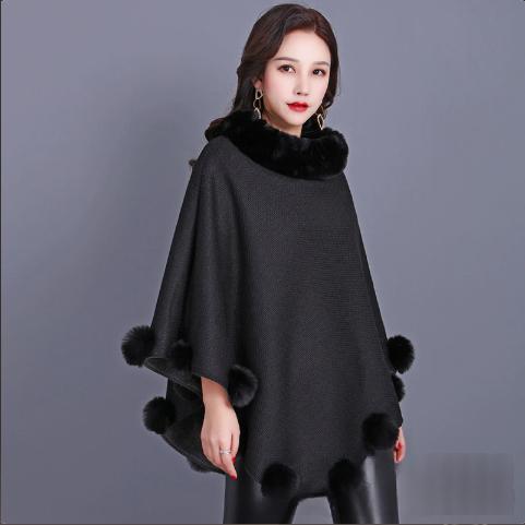Damen-Poncho mit Fellkugel – Bild 5 | LuxeStyle