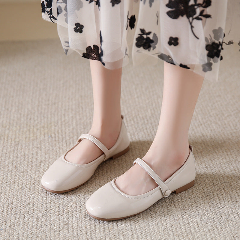 Mary-Jane-Ballerina «Dolce» · Lack, mit Riemchen