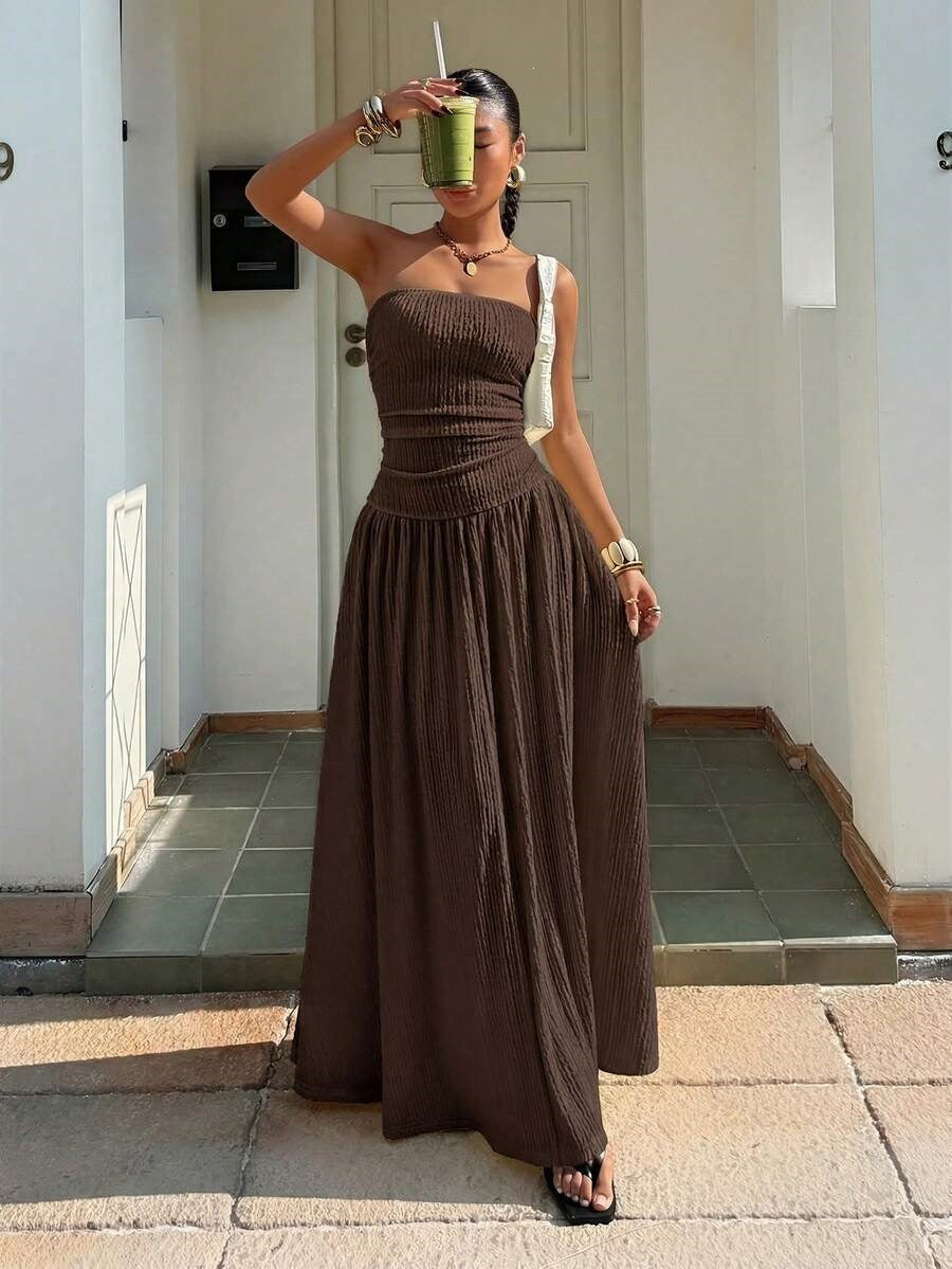 Elegantes trägerloses A-Linien-Kleid