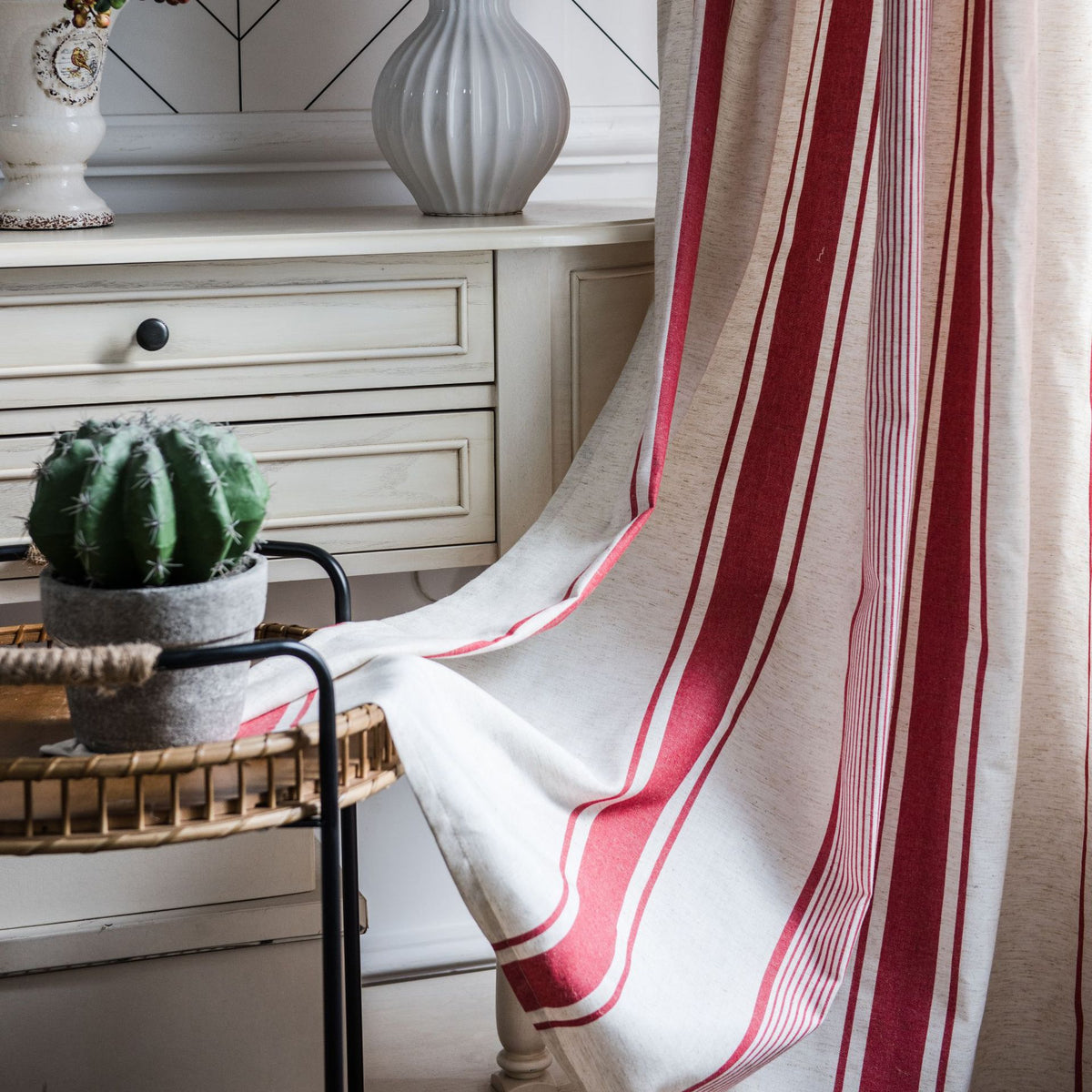 Rot gestreifter Vorhang, halb verdunkelnd – Bild 5 | LuxeStyle