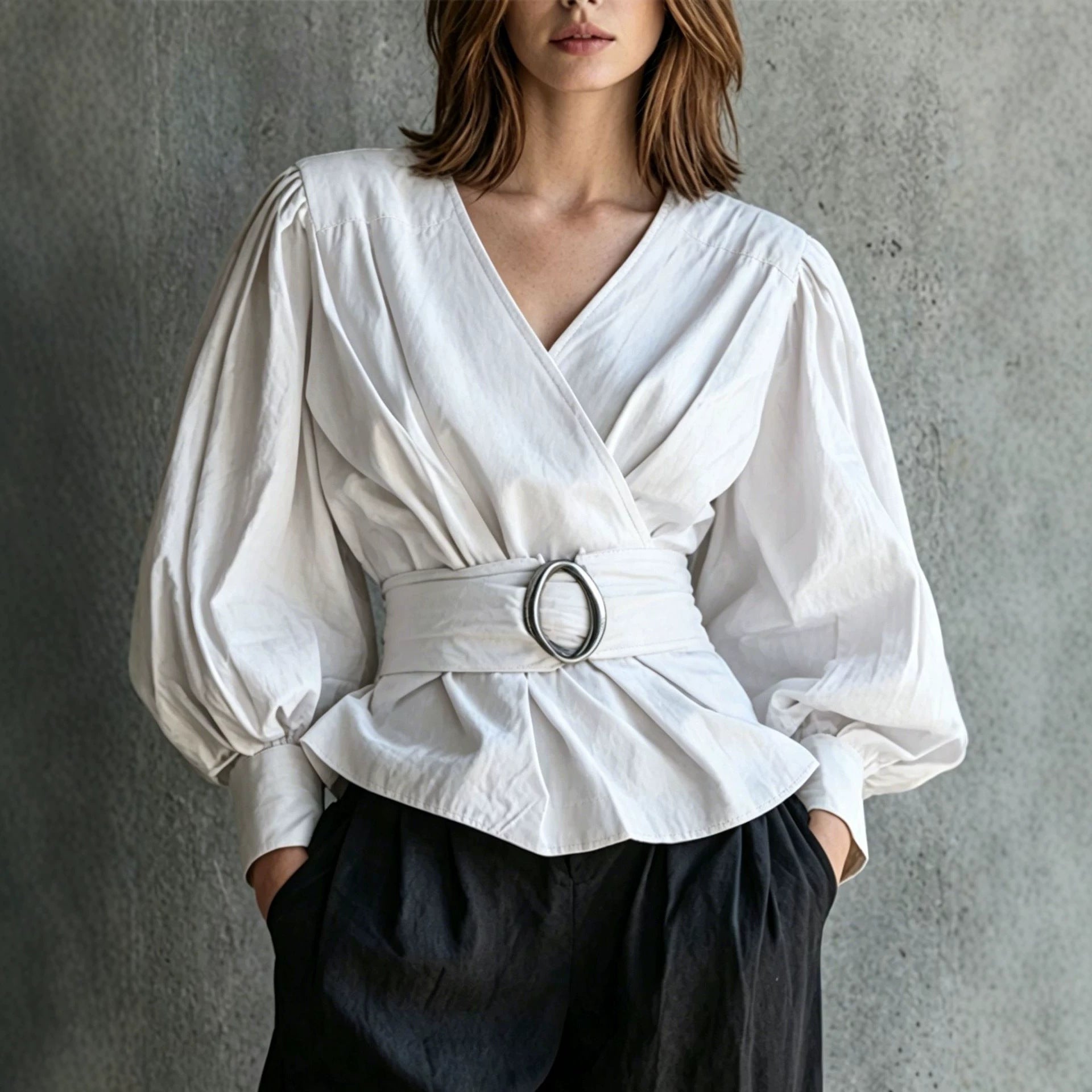 V-Neck Bluse mit Rüschen und Puffärmeln