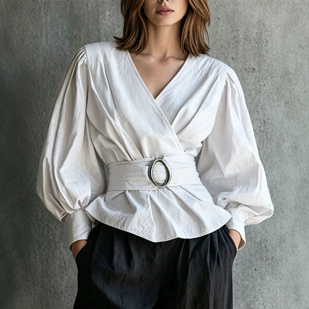 V-Ausschnitt Bluse mit Rüschen und Puffärmeln