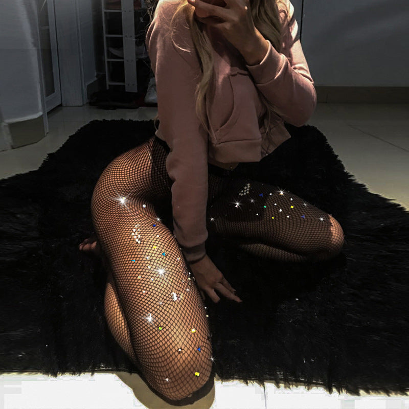 Glitzernde Netzstrümpfe mit Strass