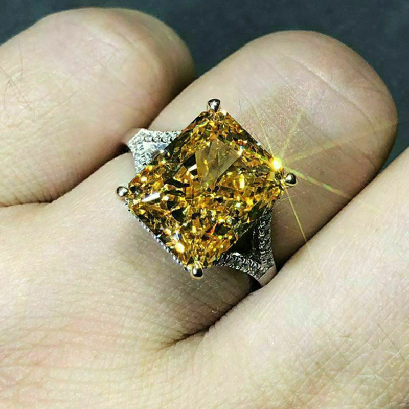 Eleganter Zirkonring mit Vier-Krappenfassung