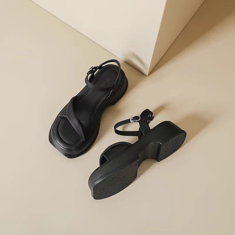 Römersandalen mit Riemen – Bild 7 | LuxeStyle